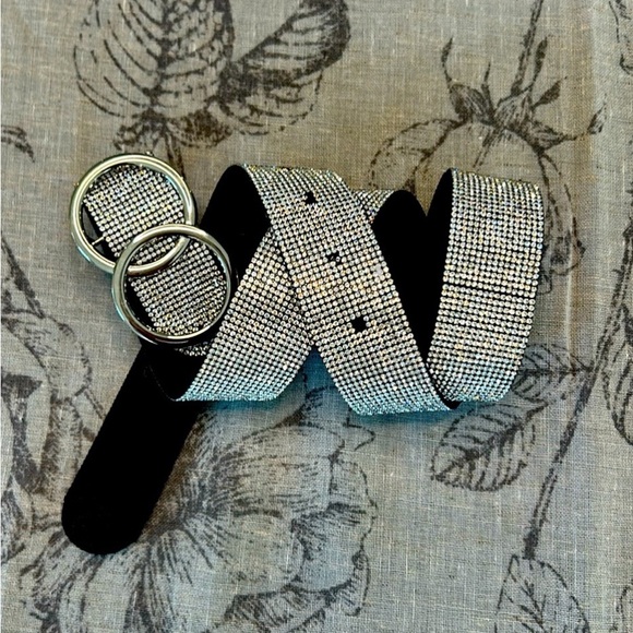 BKE glitz double circle belt medium, NO44197IW3535
STYLE IW3535 | SKU 971901 - Picture 4 of 6